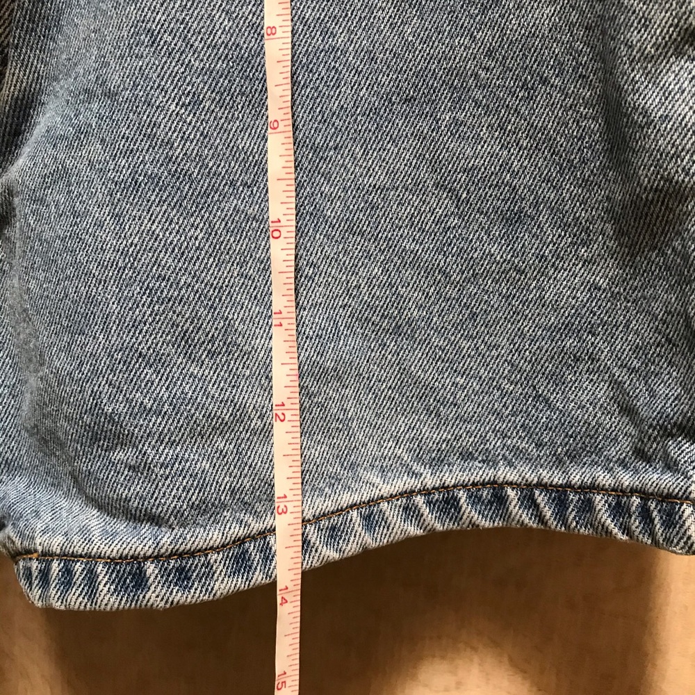 Vtg Levi’s Mid Rise Shorts - Picture 8 of 9